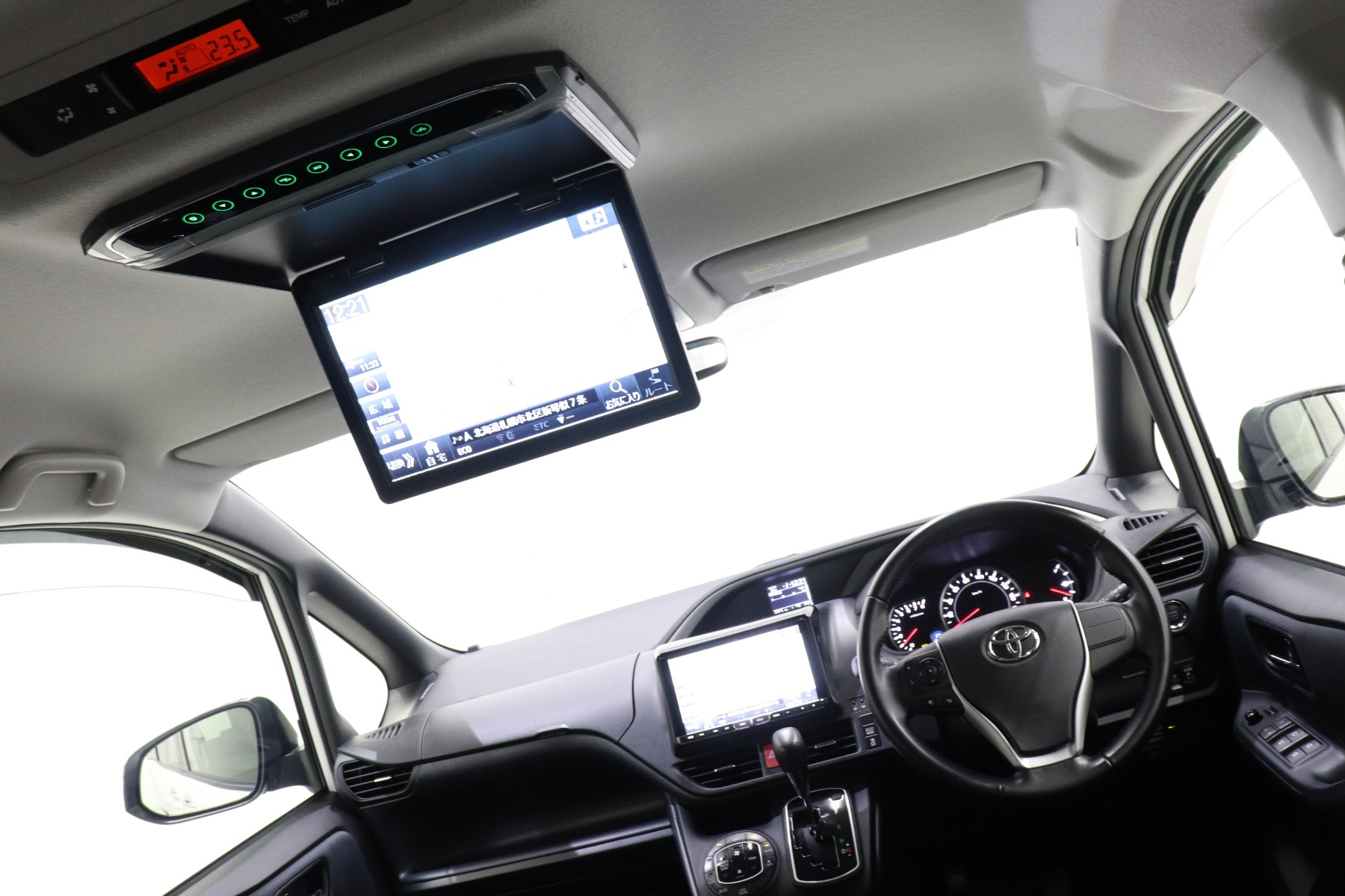 新型ヴォクシー】グレードの違いは？内装と外装の違いを解説