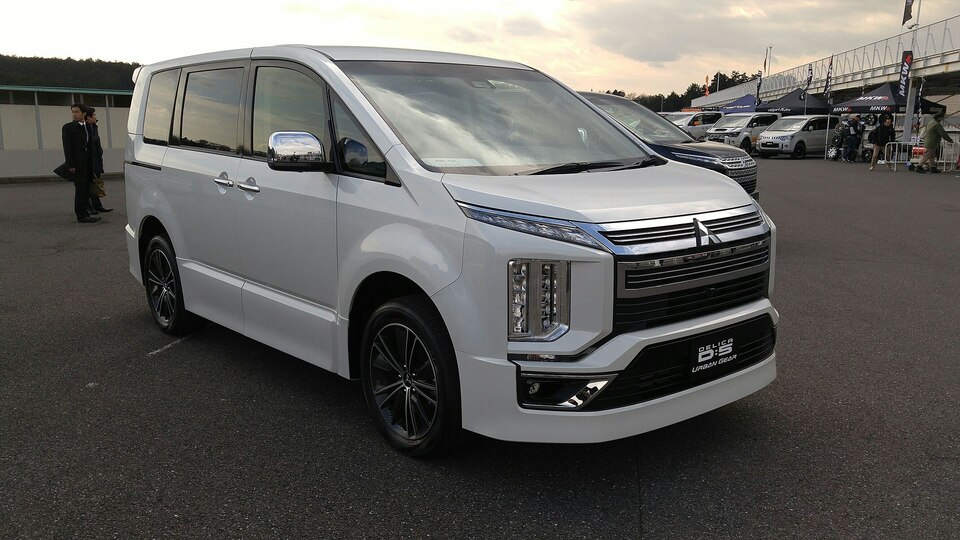 新旧比較】三菱 デリカD:5の新型・旧型の違いを紹介！ | ミニバン専門