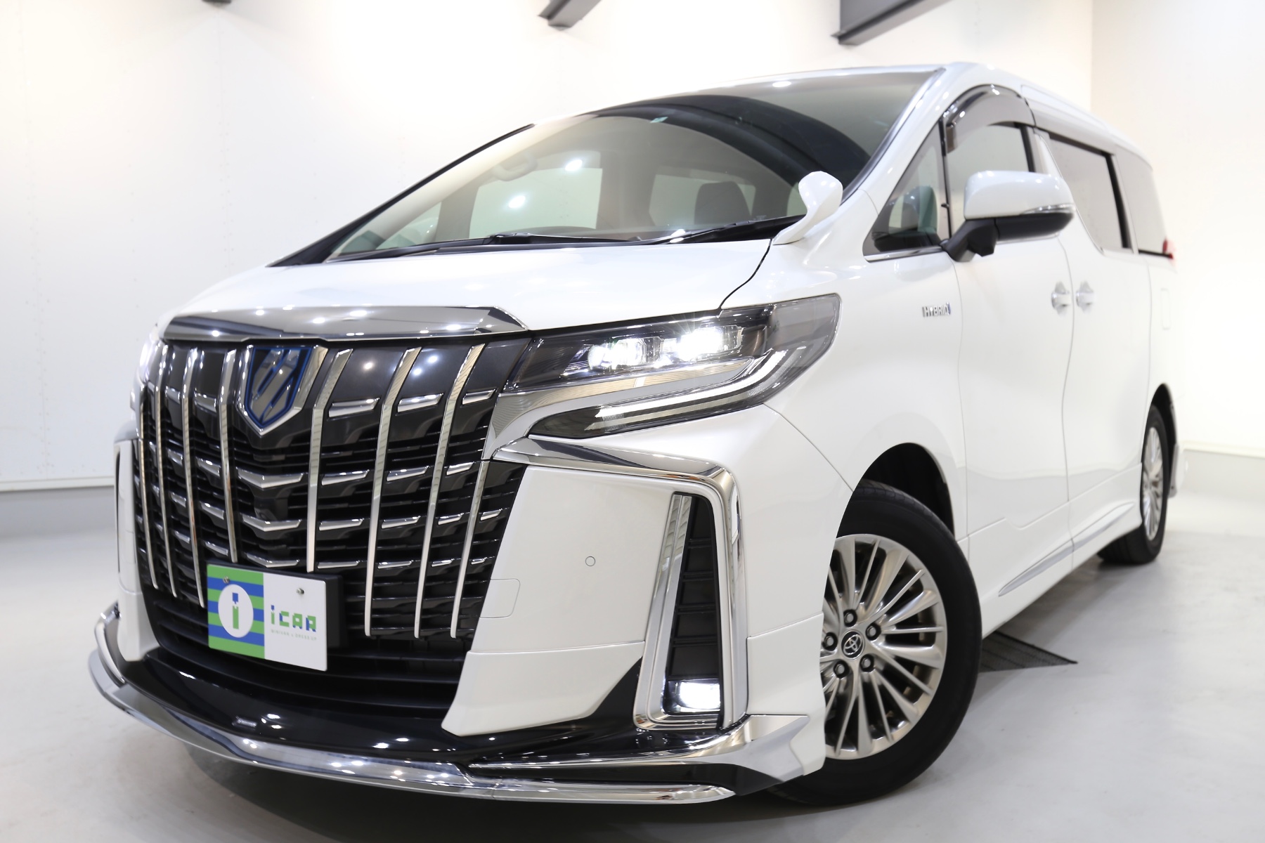 アルファード30系（3代目）の中古車相場は？モデル・グレード別に価格 
