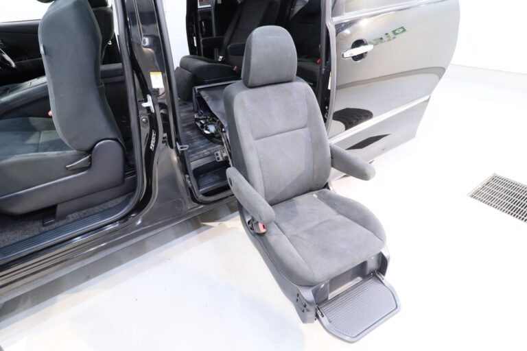 エスティマアエラス サイドリフトアップシート装着車