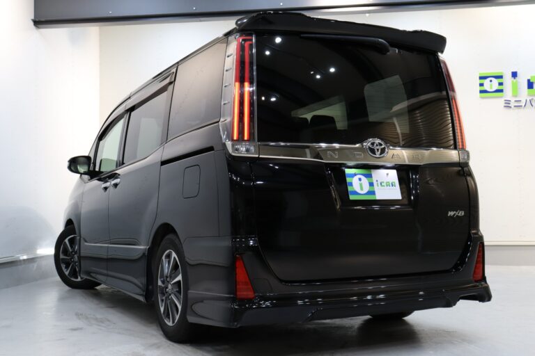 トヨタ 3代目ノア(80系)のデザイン　リア2