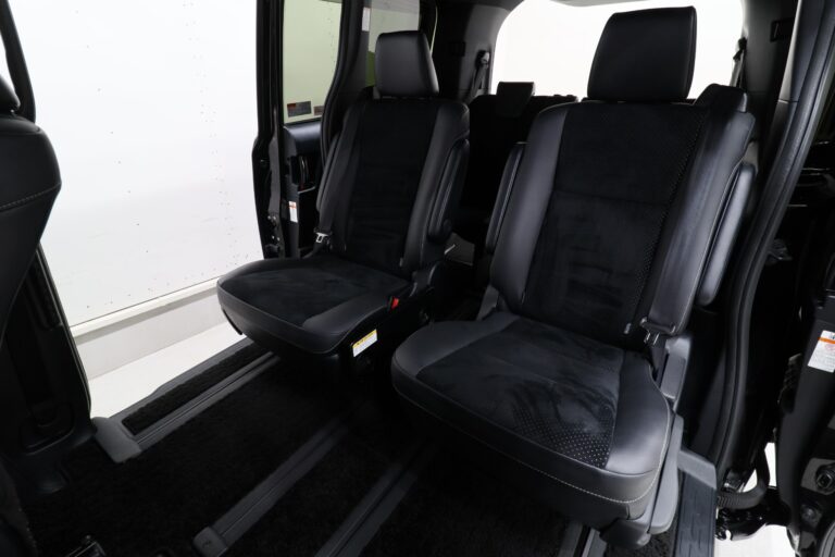 ヴォクシー煌Ⅲ二列目