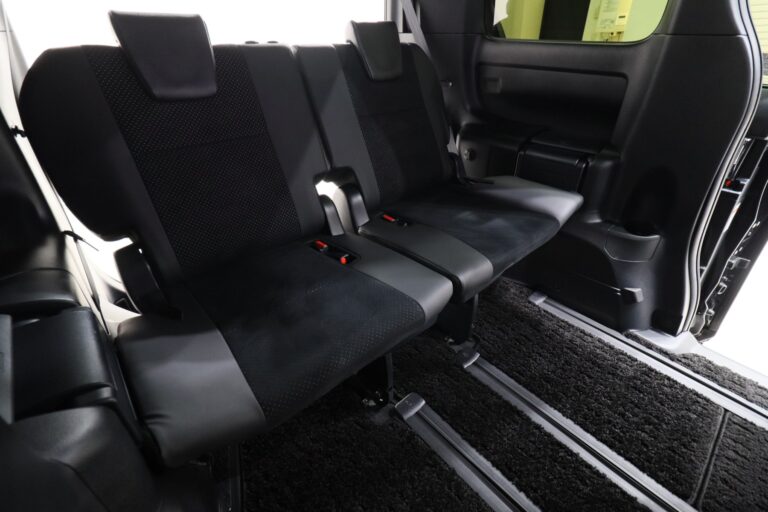 ヴォクシー煌Ⅲ三列目