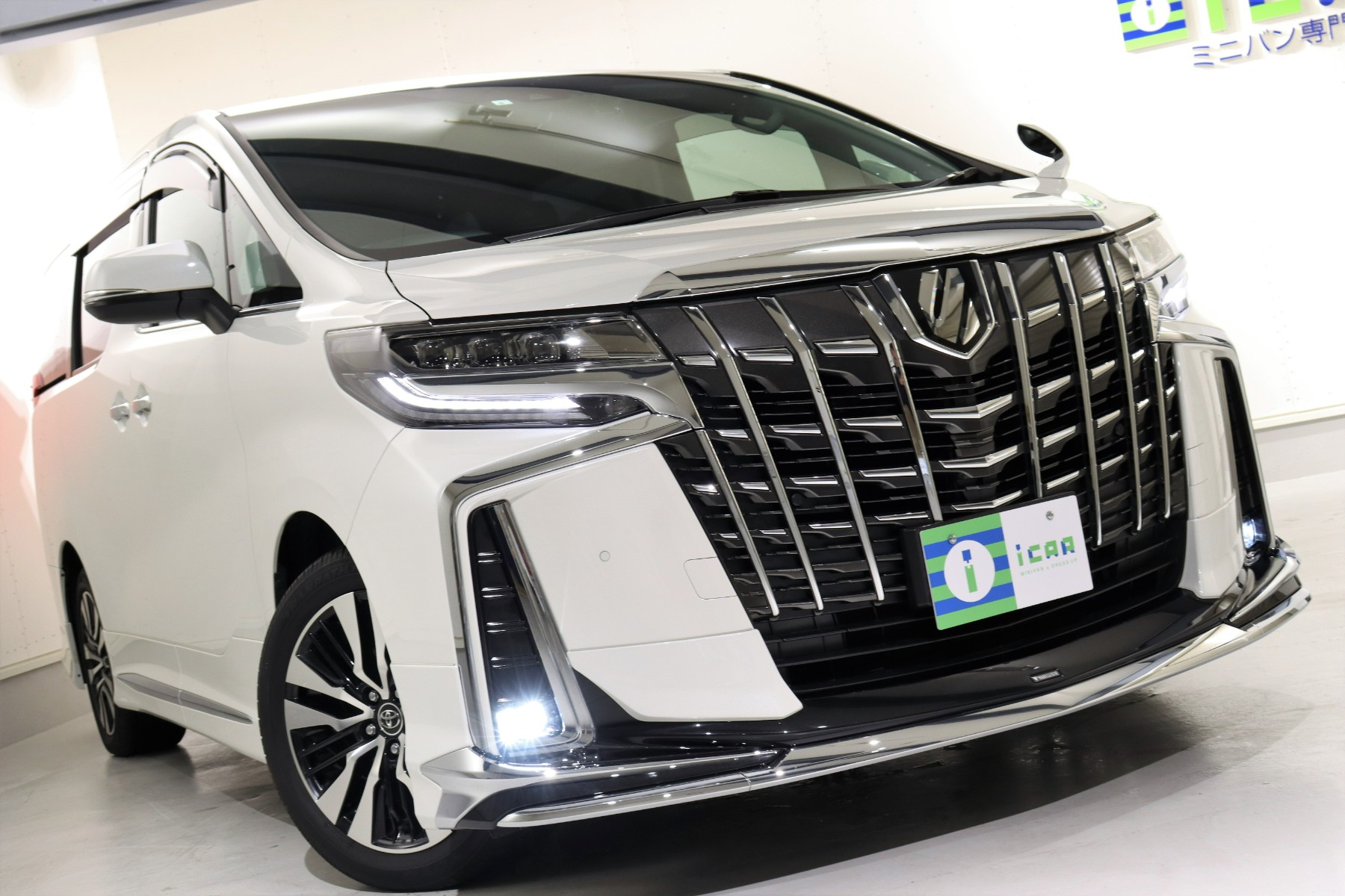 中古のアルファード30系は何を基準に選べばいい？車選びのポイントを