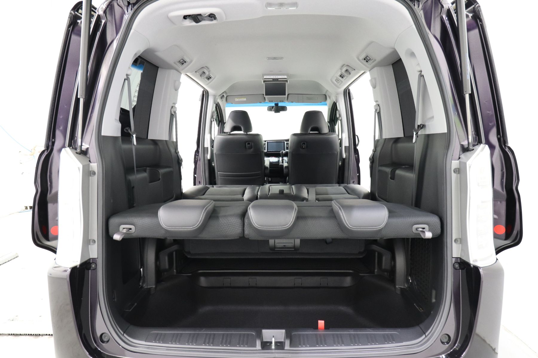 ステップワゴン4代目で車中泊！おすすめ機能や便利アイテムをご紹介 