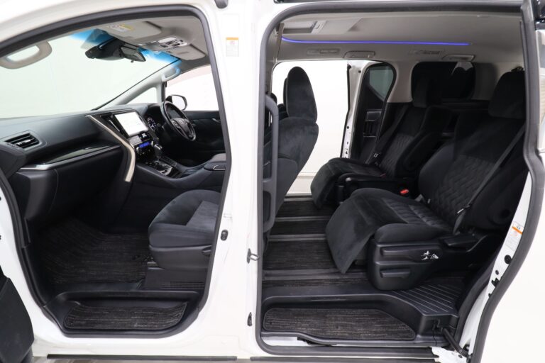 アルファードハイブリッド Ｓ内装（2018年式）