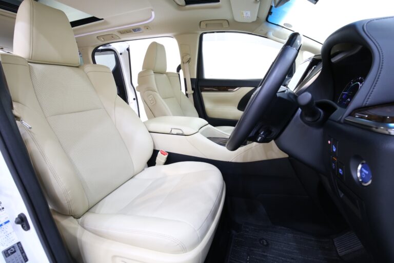 アルファードハイブリッドG（2018年式）運転席