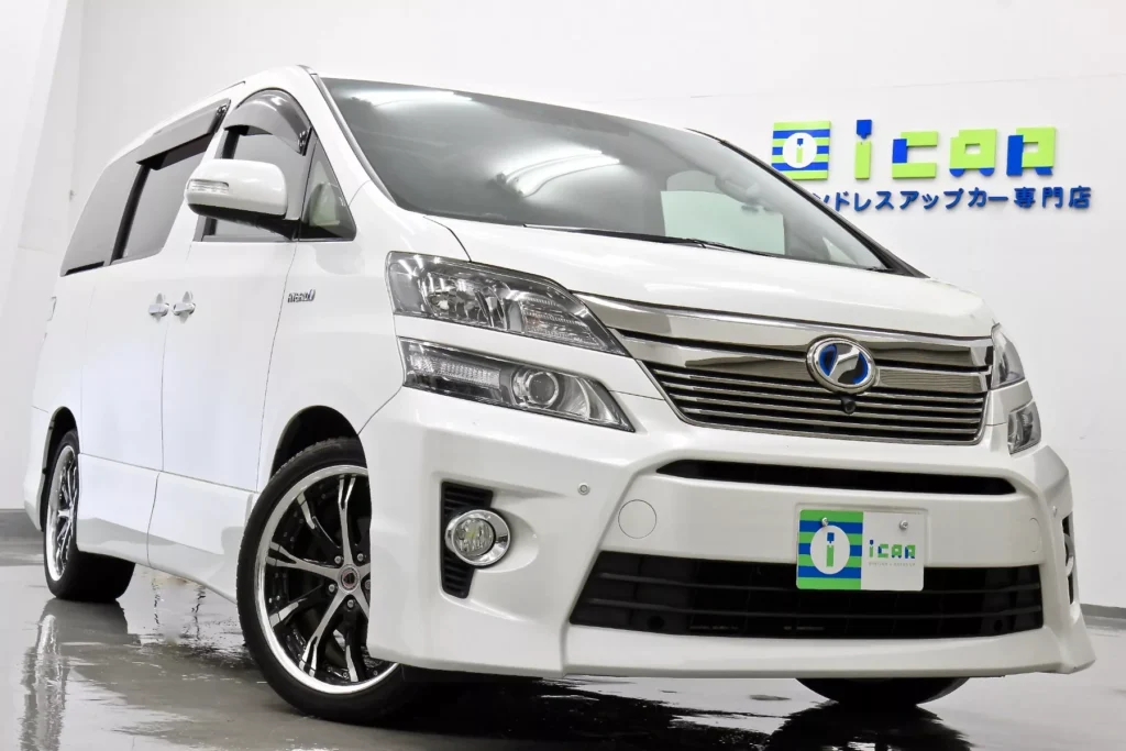 TOYOTA アルファード20系前期モデル アルファード20系 前期・後期の違いとは？デザインや装備品の違いを