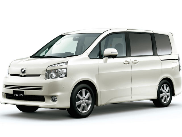 トヨタ　VOXY コスパ最高の1台？トヨタ 70系ヴォクシーの年間維持費をご紹介します