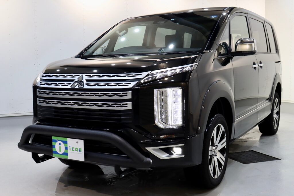 MITSUBISHI-Delica-D5-l-old-and