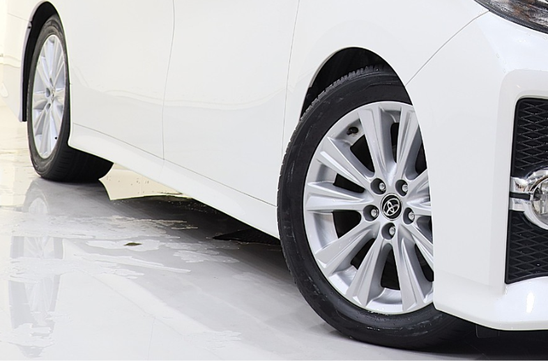 アルファード30前期18インチのアルミホイール（SA SAパッケージ S）