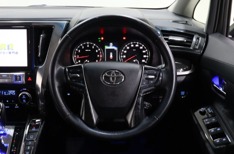 アルファード30前期（本革巻きステアリング）